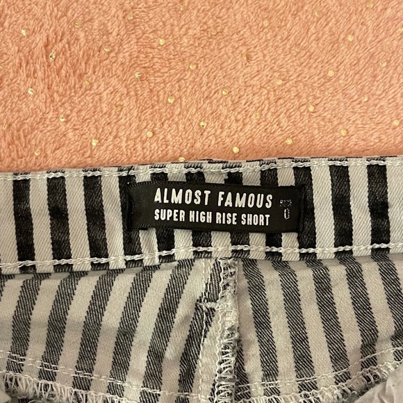 size 0 almost famous high waisted shorts - Picture 3 of 4